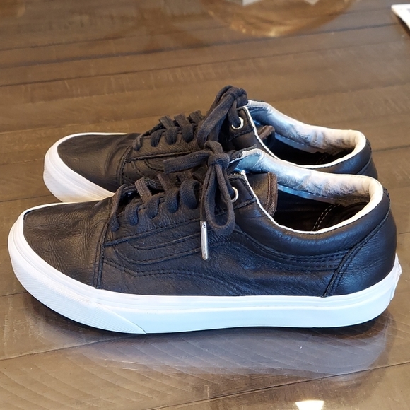Vans Leather Low Top Old Skool Shoe - Picture 3 of 10